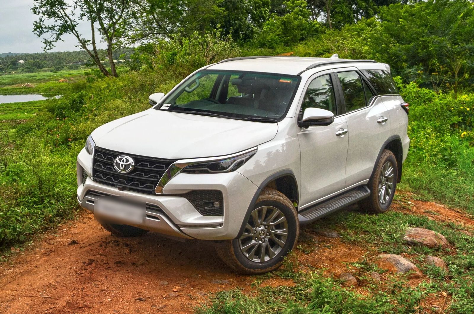 Toyota Fortuner SUV on rent for an outstation trip from Chennai