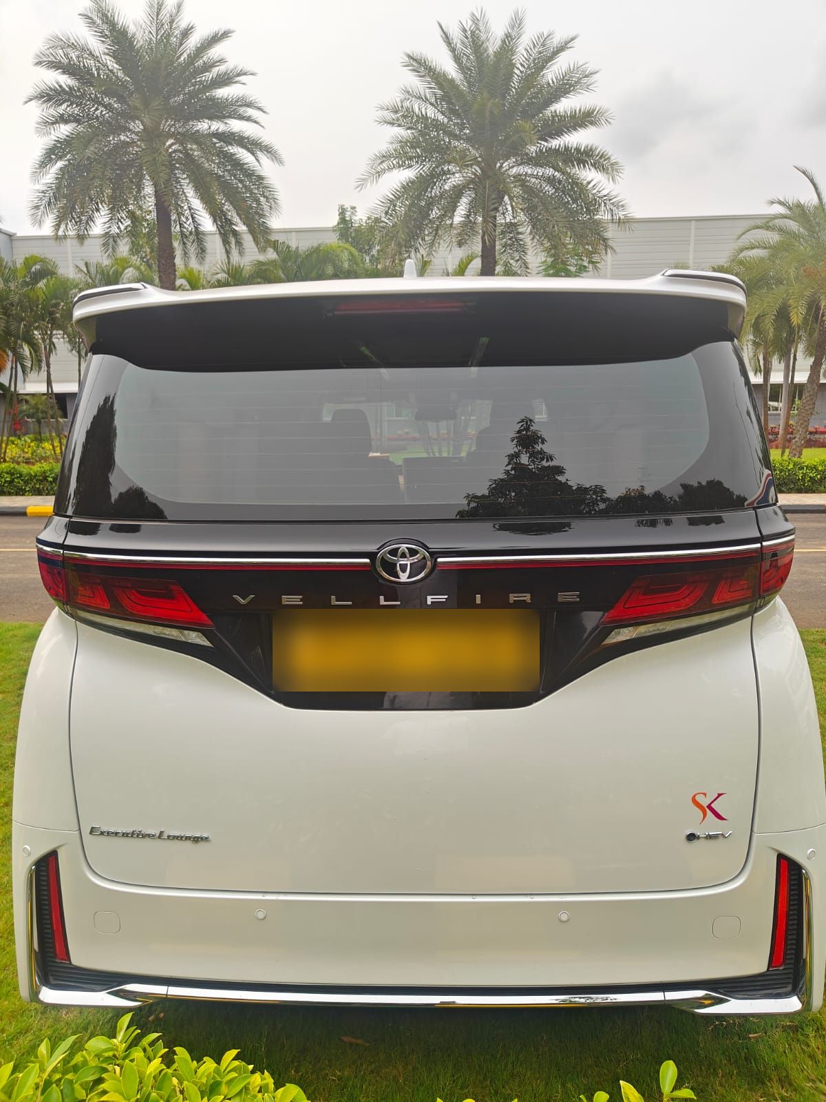 Toyota Vellfire rear view with Executive Lounge badge